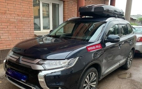 Mitsubishi Outlander III рестайлинг 3, 2020 год, 2 300 000 рублей, 3 фотография