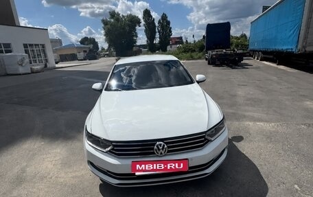 Volkswagen Passat B8 рестайлинг, 2017 год, 1 770 000 рублей, 2 фотография
