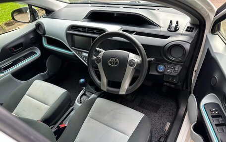 Toyota Aqua I, 2012 год, 785 000 рублей, 10 фотография