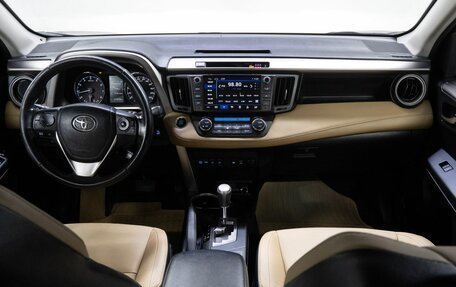 Toyota RAV4, 2017 год, 1 990 000 рублей, 18 фотография