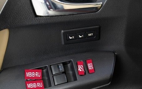 Toyota RAV4, 2017 год, 1 990 000 рублей, 12 фотография