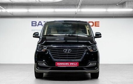 Hyundai H-1 II рестайлинг, 2019 год, 3 300 000 рублей, 3 фотография