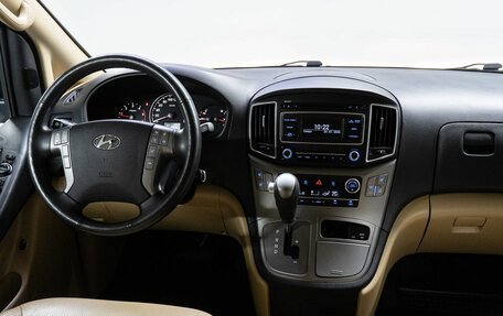 Hyundai H-1 II рестайлинг, 2019 год, 3 300 000 рублей, 19 фотография