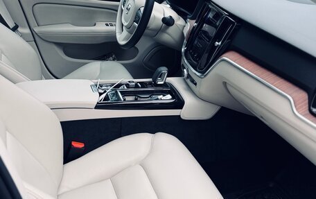 Volvo S60 III, 2022 год, 3 900 000 рублей, 10 фотография