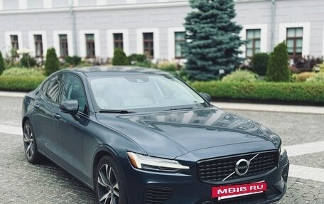 Volvo S60 III, 2022 год, 3 900 000 рублей, 2 фотография