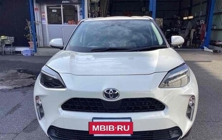 Toyota Yaris, 2023 год, 1 675 000 рублей, 2 фотография