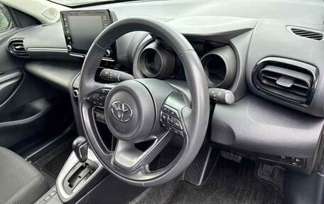 Toyota Yaris, 2023 год, 1 675 000 рублей, 7 фотография
