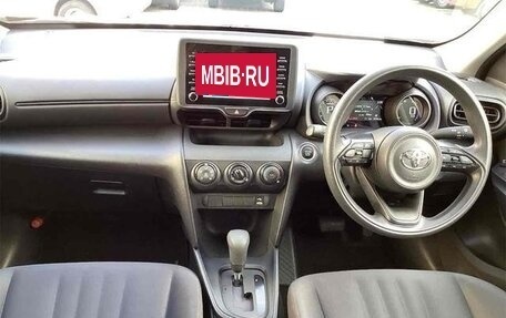 Toyota Yaris, 2023 год, 1 675 000 рублей, 8 фотография