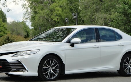 Toyota Camry, 2021 год, 3 190 000 рублей, 1 фотография