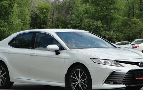 Toyota Camry, 2021 год, 3 190 000 рублей, 3 фотография