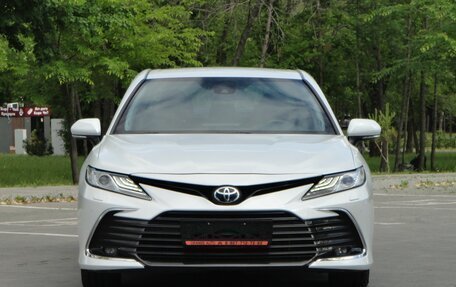 Toyota Camry, 2021 год, 3 190 000 рублей, 2 фотография