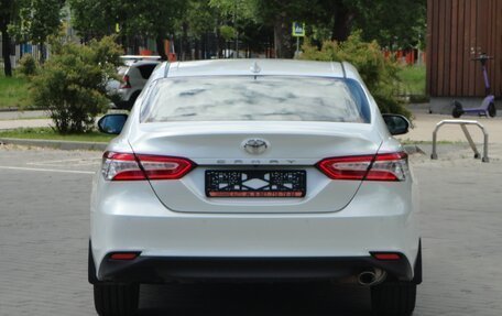 Toyota Camry, 2021 год, 3 190 000 рублей, 6 фотография
