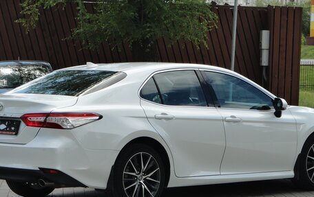 Toyota Camry, 2021 год, 3 190 000 рублей, 5 фотография