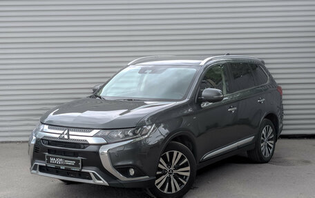 Mitsubishi Outlander III рестайлинг 3, 2019 год, 2 600 000 рублей, 1 фотография