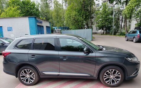 Mitsubishi Outlander III рестайлинг 3, 2017 год, 2 150 000 рублей, 4 фотография