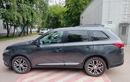 Mitsubishi Outlander III рестайлинг 3, 2017 год, 2 150 000 рублей, 8 фотография
