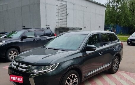 Mitsubishi Outlander III рестайлинг 3, 2017 год, 2 150 000 рублей, 9 фотография