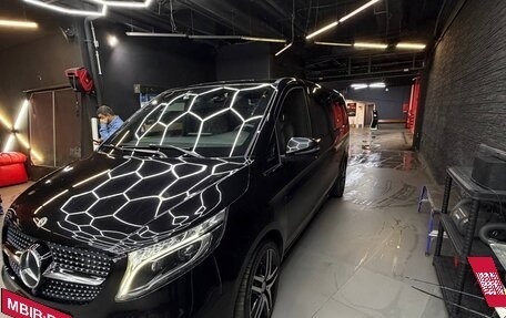 Mercedes-Benz V-Класс, 2022 год, 9 500 000 рублей, 3 фотография