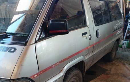 Toyota MasterAce Surf, 1990 год, 450 000 рублей, 2 фотография