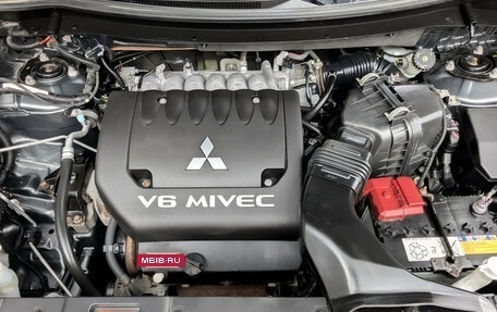 Mitsubishi Outlander III рестайлинг 3, 2019 год, 2 600 000 рублей, 9 фотография