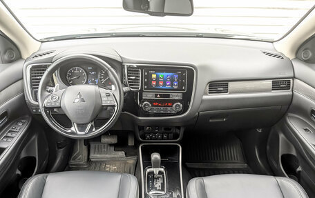 Mitsubishi Outlander III рестайлинг 3, 2019 год, 2 600 000 рублей, 14 фотография