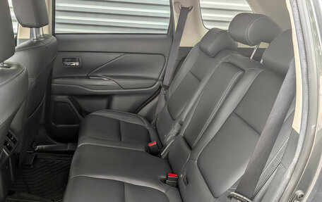 Mitsubishi Outlander III рестайлинг 3, 2019 год, 2 600 000 рублей, 12 фотография