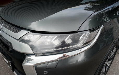 Mitsubishi Outlander III рестайлинг 3, 2019 год, 2 600 000 рублей, 17 фотография