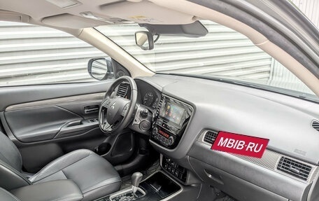 Mitsubishi Outlander III рестайлинг 3, 2019 год, 2 600 000 рублей, 11 фотография