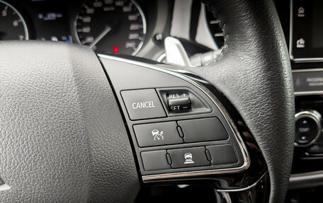 Mitsubishi Outlander III рестайлинг 3, 2019 год, 2 600 000 рублей, 28 фотография