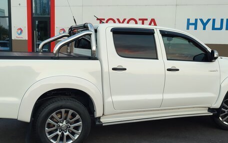 Toyota Hilux VII, 2014 год, 2 800 000 рублей, 2 фотография