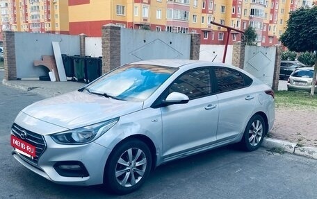 Hyundai Solaris II рестайлинг, 2017 год, 750 000 рублей, 2 фотография