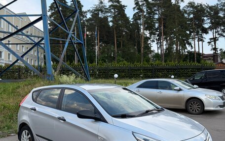 Hyundai Solaris II рестайлинг, 2014 год, 800 000 рублей, 2 фотография