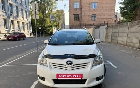Toyota Verso I, 2011 год, 1 250 000 рублей, 3 фотография