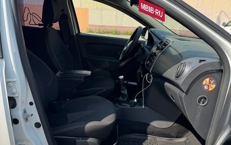 Renault Logan II, 2022 год, 1 100 000 рублей, 8 фотография