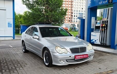 Mercedes-Benz C-Класс, 2004 год, 900 000 рублей, 1 фотография