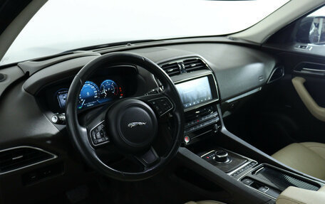 Jaguar F-Pace, 2016 год, 2 100 000 рублей, 16 фотография