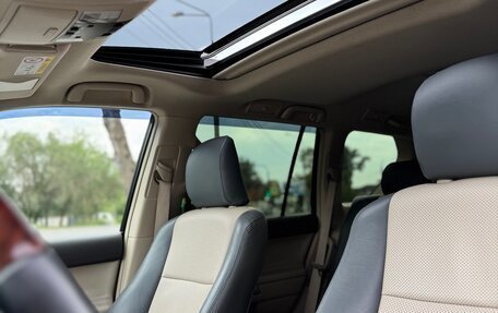 Toyota Land Cruiser Prado 150 рестайлинг 2, 2019 год, 5 250 000 рублей, 11 фотография