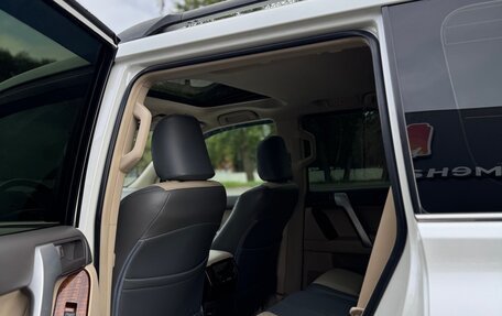 Toyota Land Cruiser Prado 150 рестайлинг 2, 2019 год, 5 250 000 рублей, 16 фотография