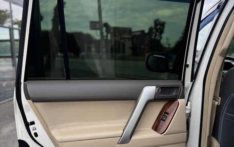 Toyota Land Cruiser Prado 150 рестайлинг 2, 2019 год, 5 250 000 рублей, 15 фотография