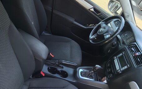 Volkswagen Jetta VI, 2011 год, 430 000 рублей, 8 фотография