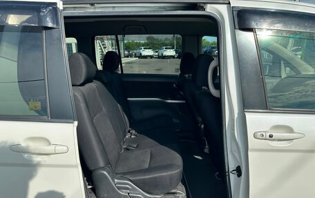 Toyota ISis I, 2010 год, 959 000 рублей, 19 фотография