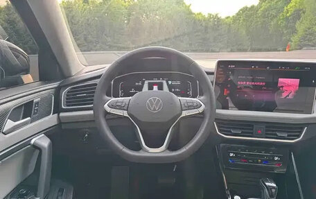 Volkswagen Touran III, 2023 год, 2 450 000 рублей, 9 фотография