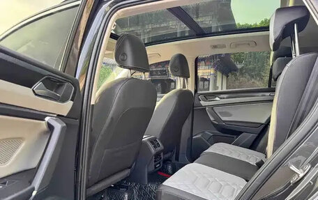 Volkswagen Touran III, 2023 год, 2 450 000 рублей, 7 фотография