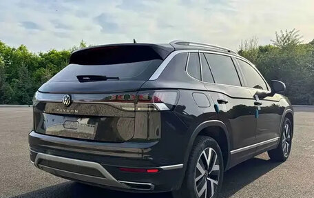 Volkswagen Touran III, 2023 год, 2 450 000 рублей, 5 фотография