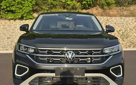 Volkswagen Touran III, 2023 год, 2 450 000 рублей, 2 фотография
