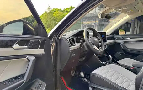 Volkswagen Touran III, 2023 год, 2 450 000 рублей, 6 фотография