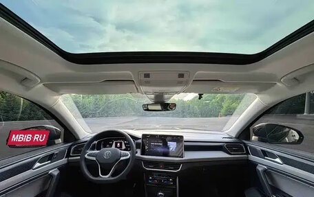 Volkswagen Touran III, 2023 год, 2 450 000 рублей, 10 фотография