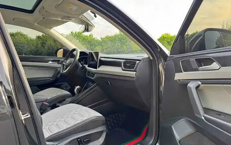 Volkswagen Touran III, 2023 год, 2 450 000 рублей, 15 фотография