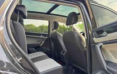 Volkswagen Touran III, 2023 год, 2 450 000 рублей, 14 фотография