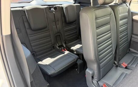 Volkswagen Touran III, 2022 год, 2 250 000 рублей, 20 фотография